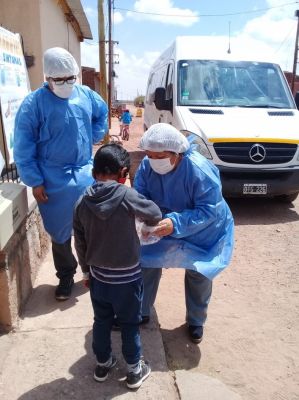 與當(dāng)?shù)蒯t(yī)院合作，開展健康預(yù)防檢測(cè)